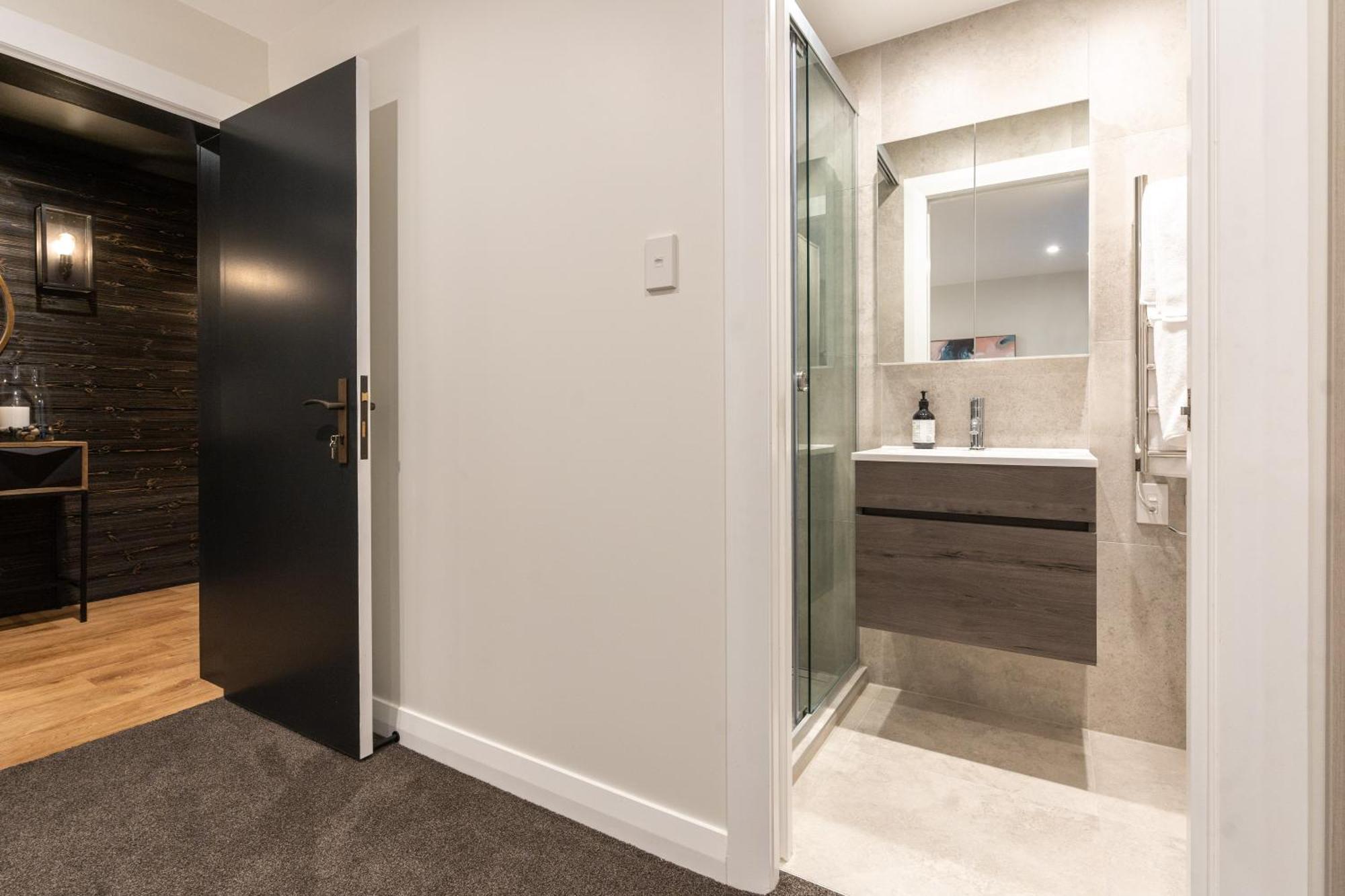 The Village Reserve Boutique Accomodation أوكلاند الغرفة الصورة